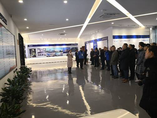 寧波高質(zhì)量發(fā)展研討會(huì)大連理工大學(xué)2018創(chuàng)新創(chuàng)業(yè)寧波行團(tuán)隊(duì)來(lái)我司產(chǎn)業(yè)園參觀