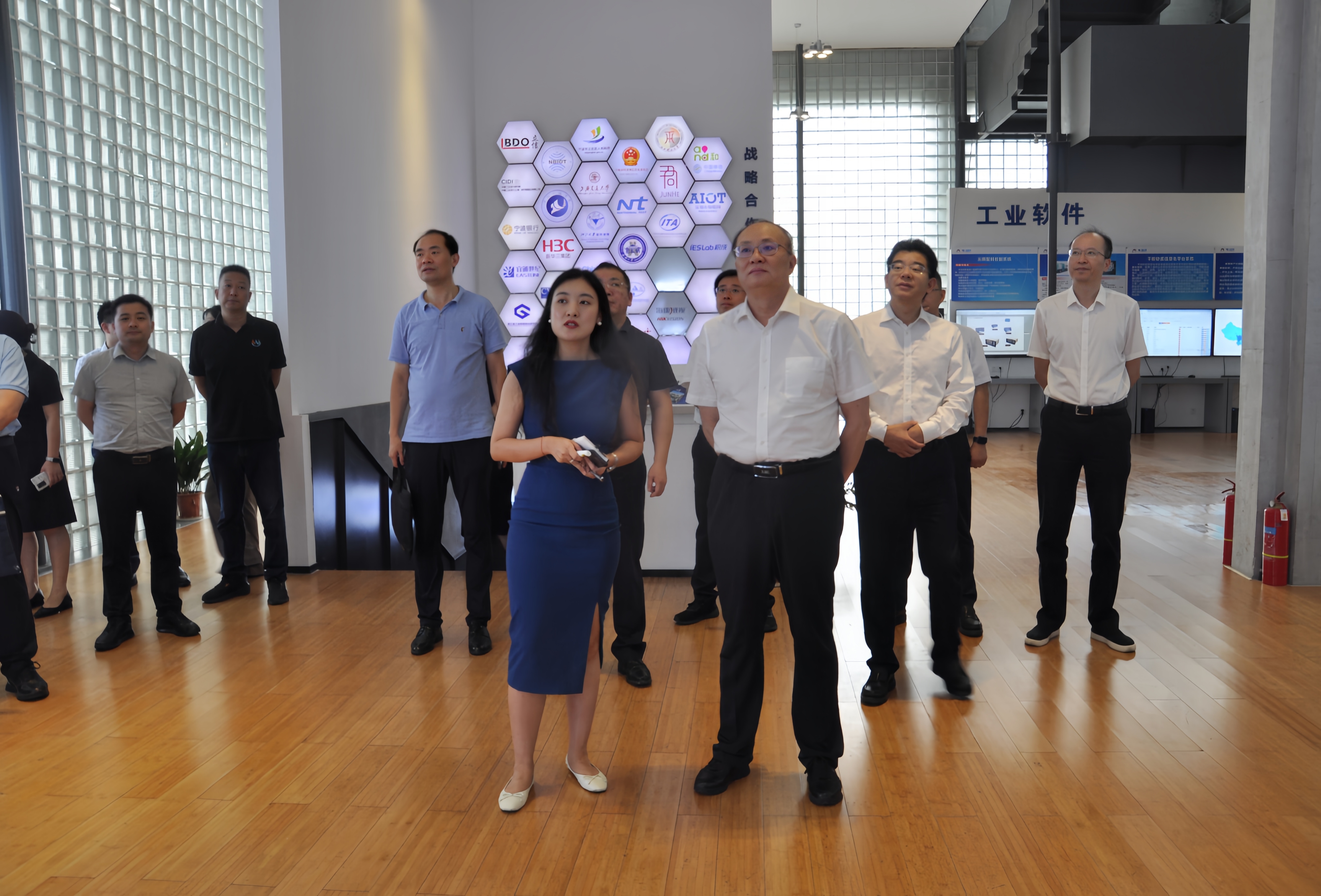 國務(wù)院發(fā)展研究中心副主任、黨組成員余斌一行蒞臨柯力傳感考察調(diào)研